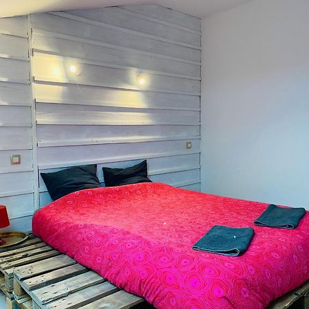 Chambre D'Hotes Dans Les Champs Jeux-Les-Bard Kültér fotó