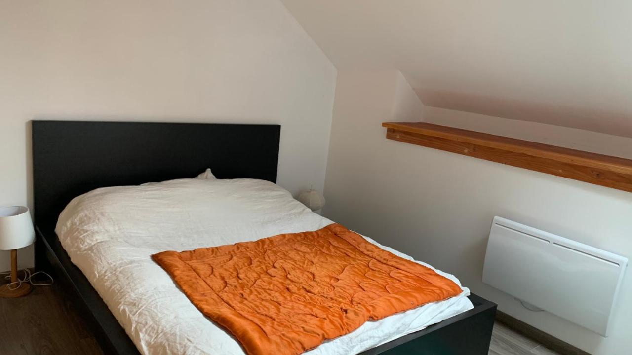 Chambre D'Hotes Dans Les Champs Jeux-Les-Bard Kültér fotó
